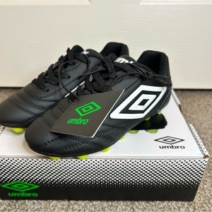 🆕Umbro Boy or Girl Cleats (Size 13)